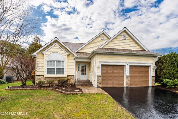 Property Slideshow image 2 of 31 | 9 rosewood dr, Lakewood, NJ, 08701