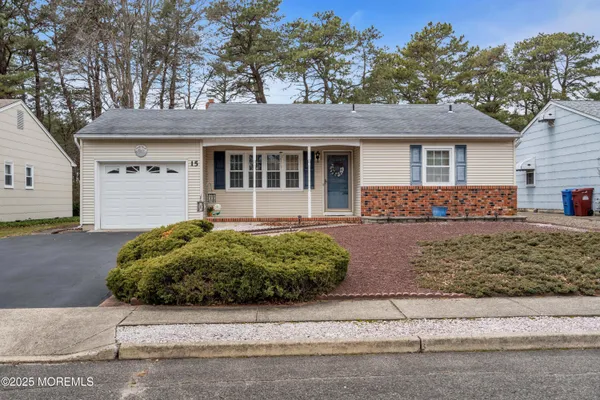 Property Slideshow image 2 of 33 | 15 brookfield ct, Toms River, NJ, 08757
