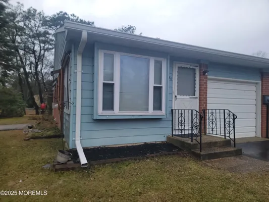 Property Slideshow image 2 of 34 | 28a yorktowne pkwy, Whiting, NJ, 08759