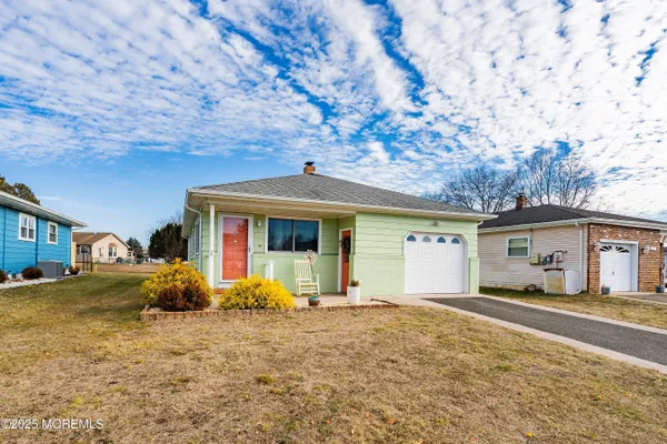 Property Slideshow image 2 of 44 | 205 bonaire dr, Toms River, NJ, 08757