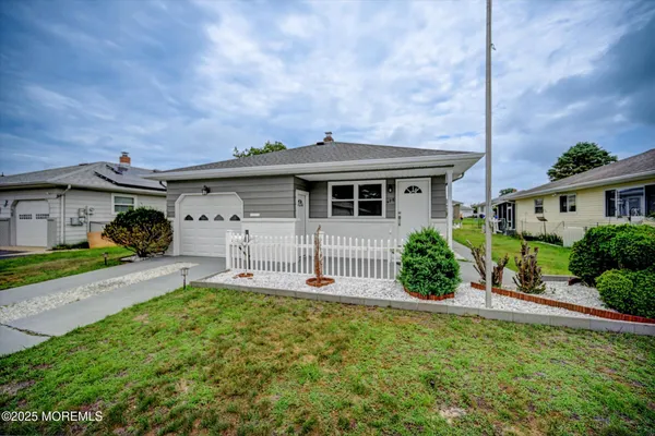 Property Slideshow image 2 of 41 | 426 saint thomas dr, Toms River, NJ, 08757