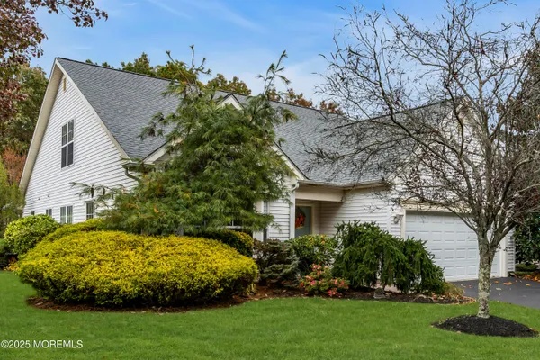 Property Slideshow image 2 of 91 | 27 strawberry ln, Lakewood, NJ, 08701