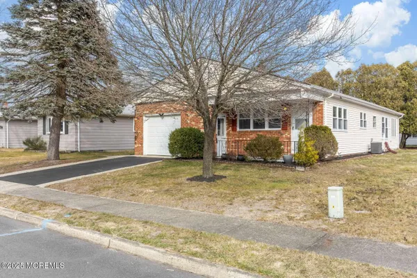 Property Slideshow image 2 of 20 | 18 la terraza dr, Toms River, NJ, 08757