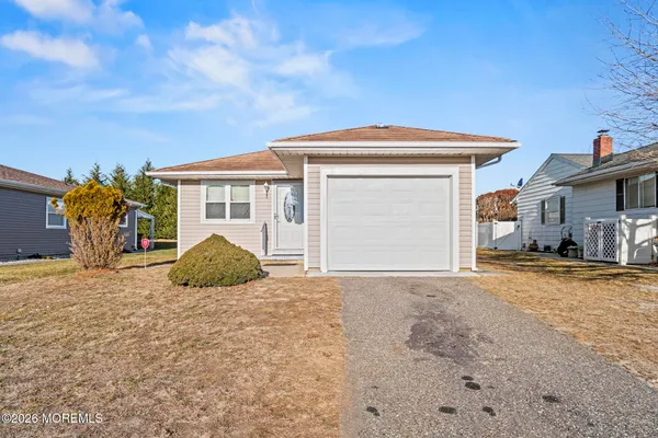 Property Slideshow image 3 of 23 | 40 pirogue st, Toms River, NJ, 08757