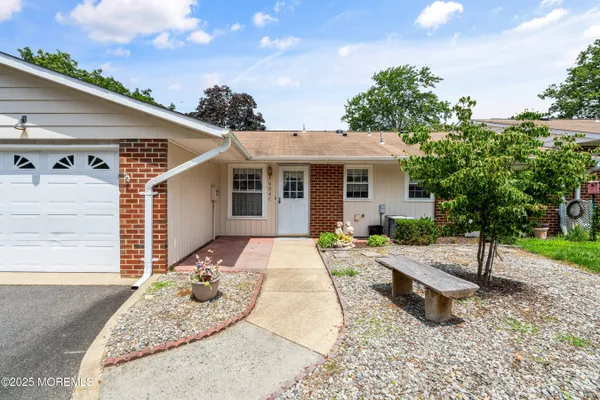 Property Slideshow image 3 of 25 | 954c aberdeen dr c, Lakewood, NJ, 08701