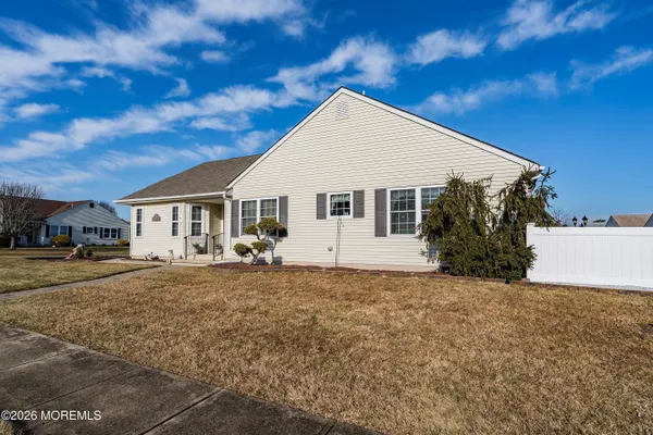 Property Slideshow image 2 of 36 | 28 cohansey dr, Toms River, NJ, 08757