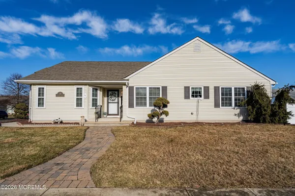 Property Slideshow image 2 of 36 | 28 cohansey dr, Toms River, NJ, 08757