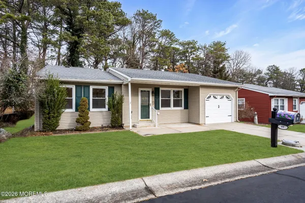 Property Slideshow image 2 of 24 | 40 chelsea dr # 70, Whiting, NJ, 08759