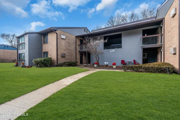 Property Slideshow image 2 of 24 | 229 medford ct a, Manalapan, NJ, 07726