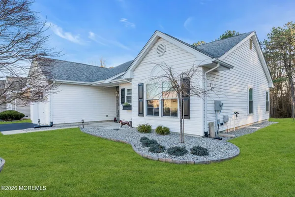 Property Slideshow image 3 of 40 | 27 molly ln, Brick, NJ, 08723