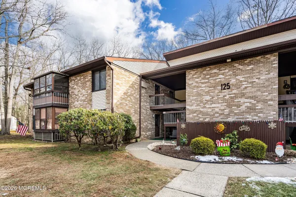 Property Slideshow image 2 of 33 | 125 amberly dr f, Manalapan, NJ, 07726