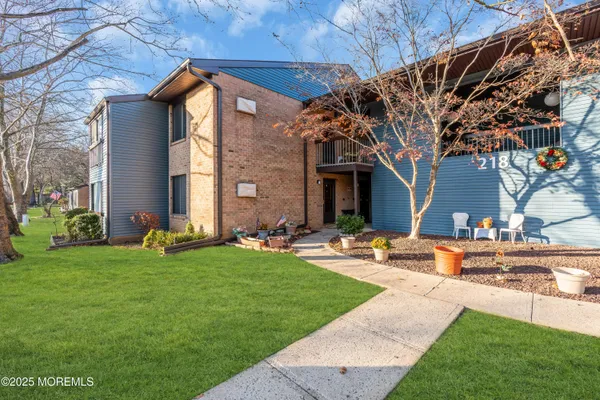 Property Slideshow image 2 of 41 | 218 medford ct a, Manalapan, NJ, 07726