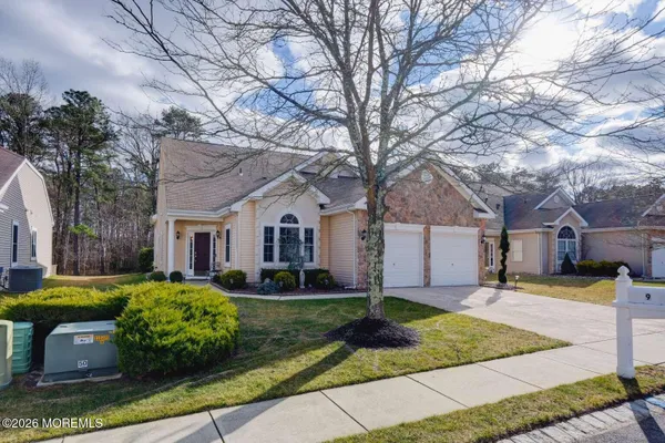 Property Slideshow image 2 of 42 | 9 blackmoor dr, Jackson, NJ, 08527