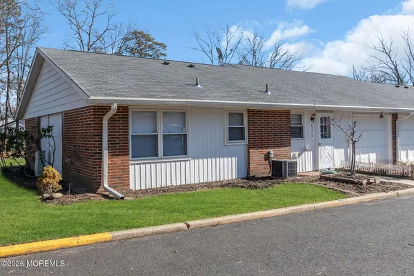 Property Slideshow image 2 of 17 | 493 portsmouth dr d, Lakewood, NJ, 08701