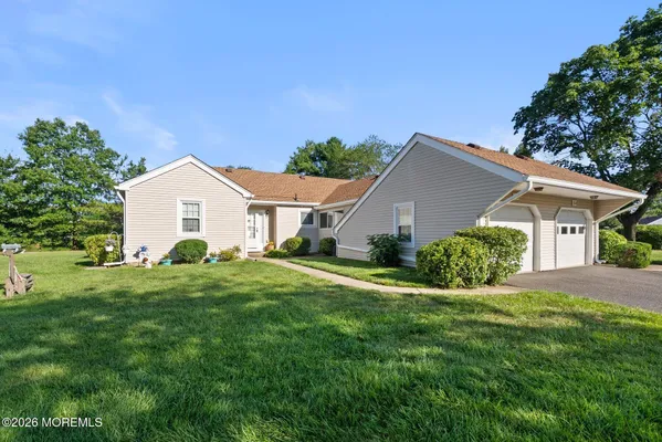 Property Slideshow image 2 of 29 | 82 parkway dr b, Freehold, NJ, 07728