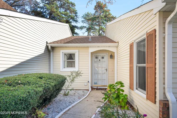 Property Slideshow image 3 of 36 | 3 taylor ct, Lakewood, NJ, 08701