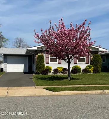 Property Slideshow image 2 of 40 | 203 blake cir, Brick, NJ, 08724