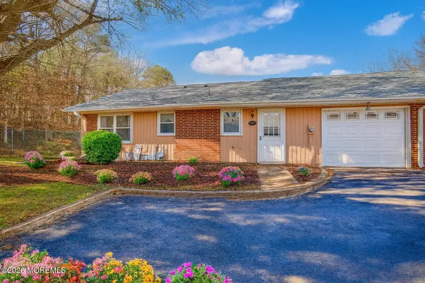 Property Slideshow image 2 of 32 | 530d portsmouth dr, Lakewood, NJ, 08701