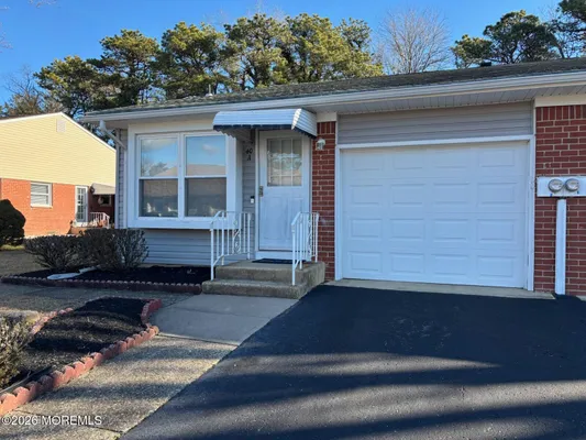 Property Slideshow image 2 of 30 | 40 hudson pkwy a, Whiting, NJ, 08759