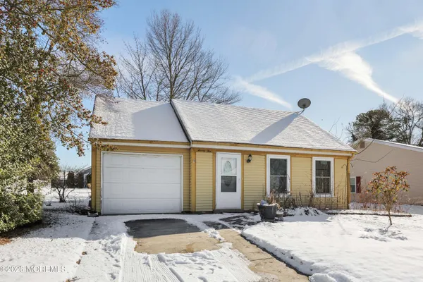 Property Slideshow image 2 of 20 | 74 sheffield pl, Southampton, NJ, 08088