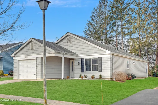 Property Slideshow image 2 of 39 | 20 woodstock ln, Manchester, NJ, 08759