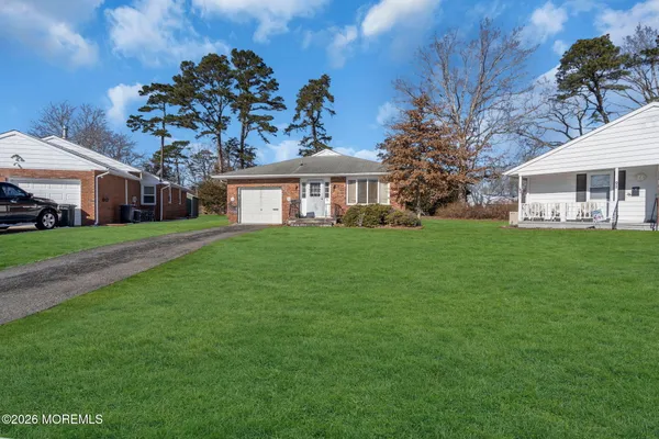 Property Slideshow image 2 of 16 | 95 larkspur ct, Toms River, NJ, 08755