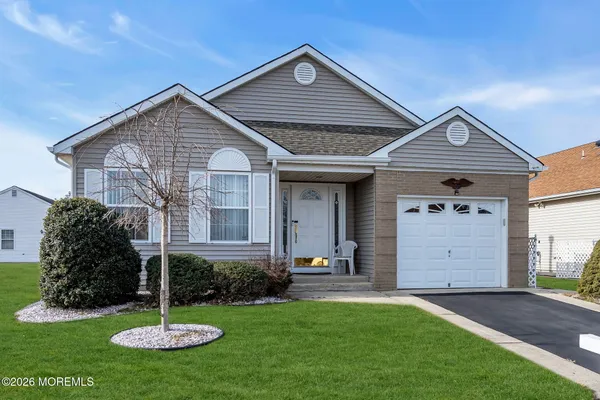 Property Slideshow image 2 of 23 | 10 bolton ct, Toms River, NJ, 08757