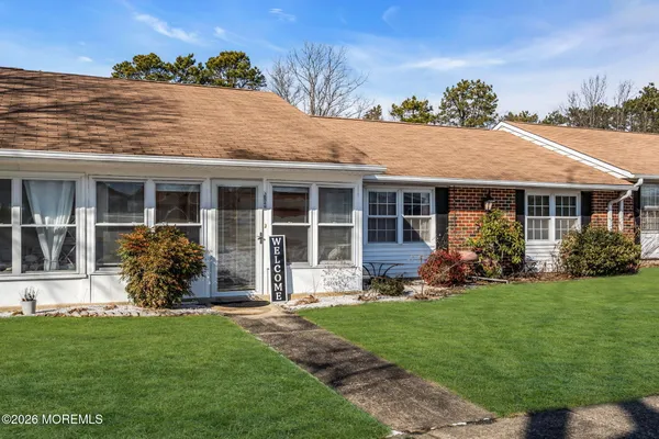 Property Slideshow image 2 of 25 | 1236b hamilton ct, Lakewood, NJ, 08701