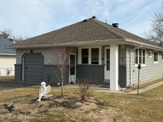 Property Slideshow image 2 of 13 | 7 mount kisco dr, Toms River, NJ, 08753