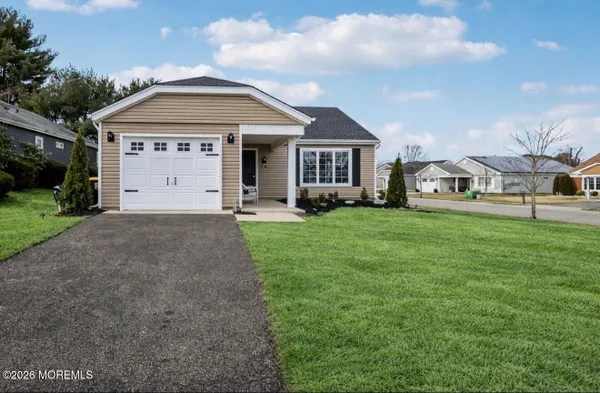 Property Slideshow image 3 of 36 | 10 woodstock ln, Manchester, NJ, 08759