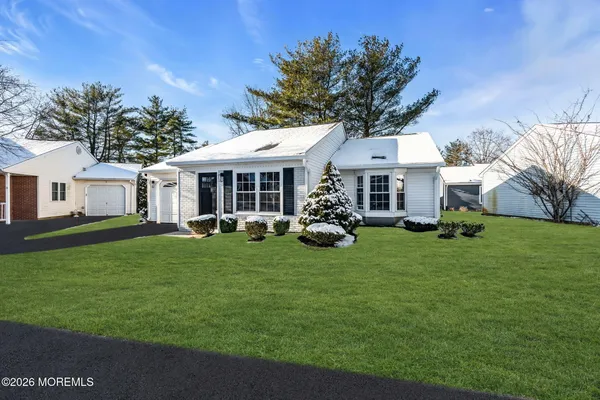 Property Slideshow image 2 of 22 | 5 jaffreyton close, Freehold, NJ, 07728