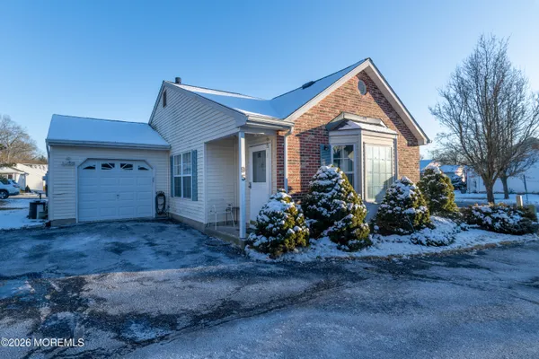 Property Slideshow image 2 of 19 | 95 farnworth close, Freehold, NJ, 07728