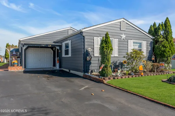 Property Slideshow image 2 of 42 | 3 miramar ct, Toms River, NJ, 08757
