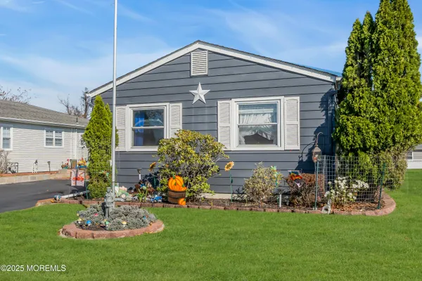 Property Slideshow image 3 of 42 | 3 miramar ct, Toms River, NJ, 08757