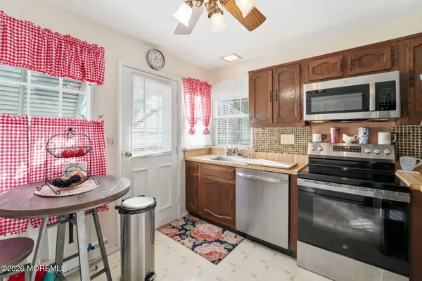 Property Slideshow image 3 of 20 | 7 woodstock ln, Manchester, NJ, 08759