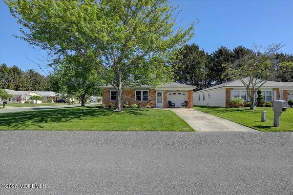 Property Slideshow image 3 of 42 | 32 abbey rd, Brick, NJ, 08723