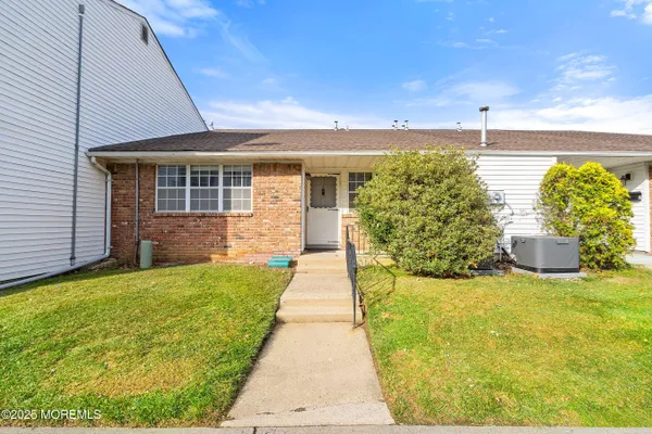 Property Slideshow image 3 of 13 | 4 hawaii ct # 1003, Matawan, NJ, 07747