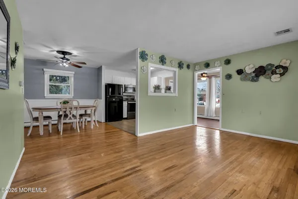 Property Slideshow image 3 of 27 | 20 catskill ct, Toms River, NJ, 08753
