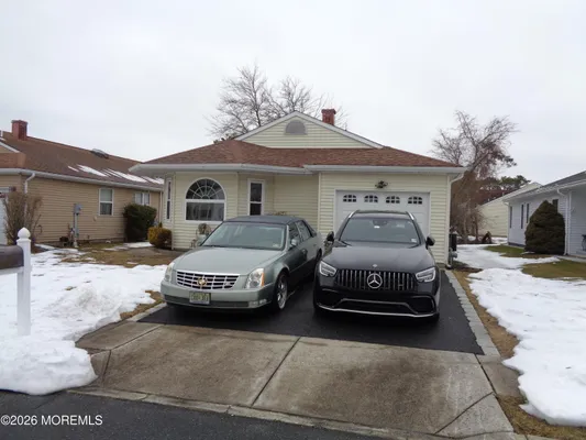 Property Slideshow image 2 of 24 | 30 oakengates dr, Toms River, NJ, 08757