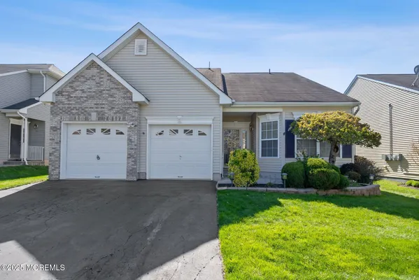 Property Slideshow image 2 of 32 | 24 little leaf ln, Howell, NJ, 07731