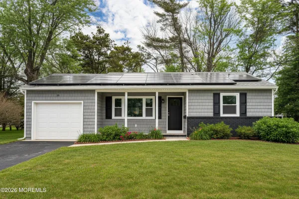 Property Slideshow image 2 of 23 | 10 woodbury ct, Toms River, NJ, 08757