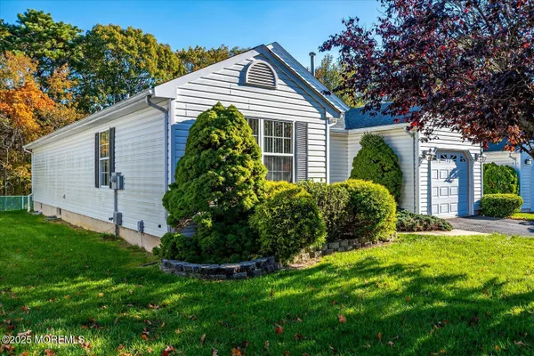 Property Slideshow image 3 of 47 | 36 sleepy hollow dr, Brick, NJ, 08724