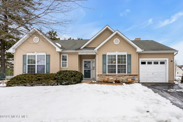 Property Slideshow image 3 of 27 | 2 oak tree ct, Whiting, NJ, 08759