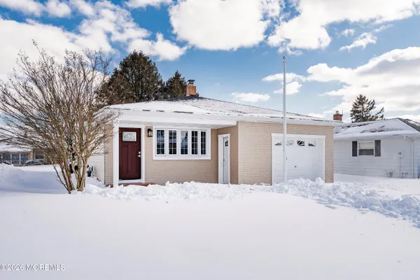 Property Slideshow image 3 of 44 | 9 santa fe ct, Toms River, NJ, 08757