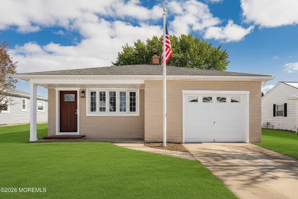 Property Slideshow image 2 of 44 | 9 santa fe ct, Toms River, NJ, 08757