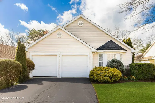 Property Slideshow image 2 of 56 | 14 oakmont rd, Lakewood, NJ, 08701