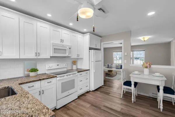 Property Slideshow image 3 of 11 | 1010 fife ct b, Lakewood, NJ, 08701