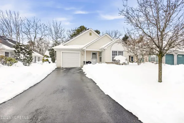 Property Slideshow image 2 of 25 | 4 schoolhouse ln, Lakewood, NJ, 08701