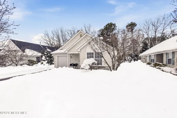 Property Slideshow image 3 of 25 | 4 schoolhouse ln, Lakewood, NJ, 08701