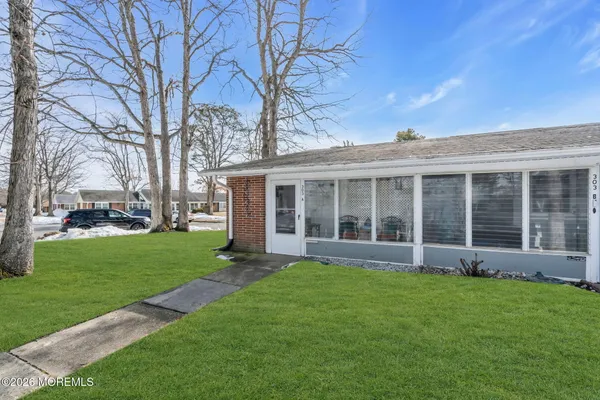 Property Slideshow image 3 of 17 | 303a malvern ct, Lakewood, NJ, 08701